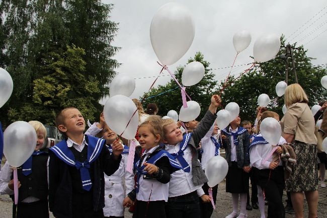 Po Mszy św. dzieci wypuściły do nieba balony z prośbami do św. s. Faustyny 