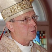 - W Kościele, w Polsce potrzebujemy wielu młodych i radosnych ludzi, niosących pomoc innym – podkreśla bp Piotr Libera