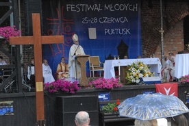 Mszy św. przy krzyżu Światowych Dni Młodzieży przewodniczył bp Piotr Libera