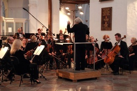 Orkiestrą Symfoniczną PFB dyrygował Giuseppe Lanzetta 