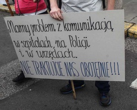 Protest głuchych przeszedł ulicami Warszawy