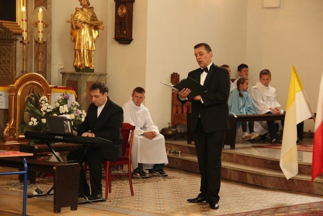 Robertowi Grudniowi towarzyszył solista Teatru Operowego w Łodzi Dominik Sutowicz