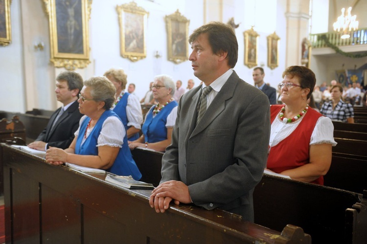 Poświęcenie i obłóczyny w Wierzbnej