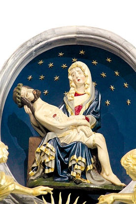 Bp Włodzimierz Juszczak wierzy, że przez wstawiennictwo Maryi, czczonej przed wojną w figurze zamieszczonej w ołtarzu, mieszkańcy Wrocławia otrzymają wiele łask