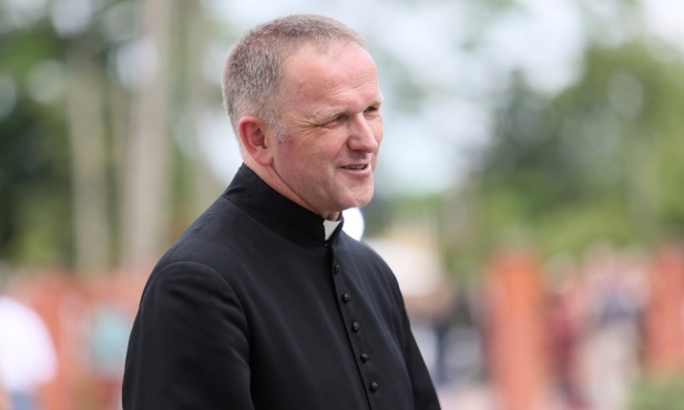 Ksiądz Lemański nie chce opuścić parafii