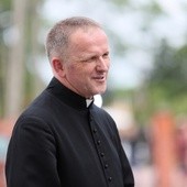 Ksiądz Lemański nie chce opuścić parafii
