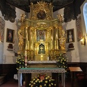 Wnętrze sanktuarium Matki Bożej Szkaplerznej w Tarnowie