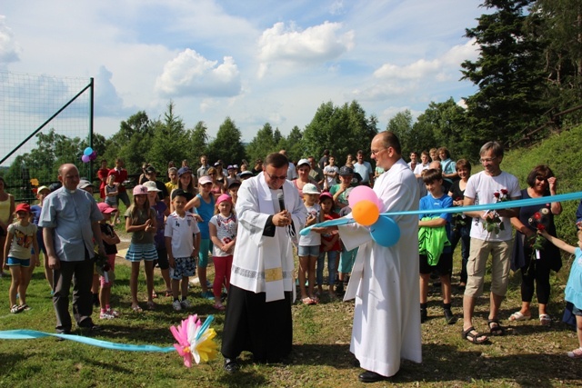 Otwarcie kompleksu boisk w ośrodku Caritas w Szczyrku