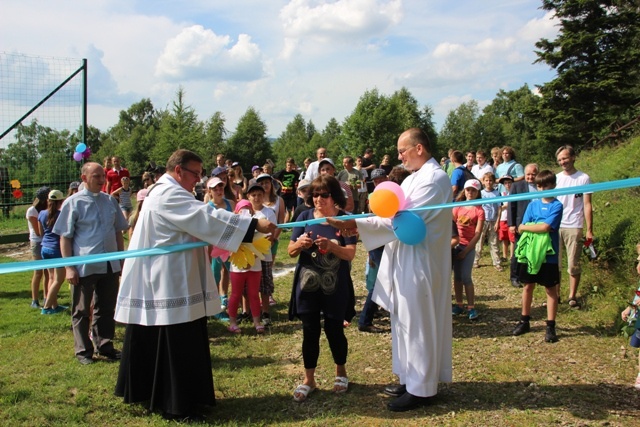 Otwarcie kompleksu boisk w ośrodku Caritas w Szczyrku