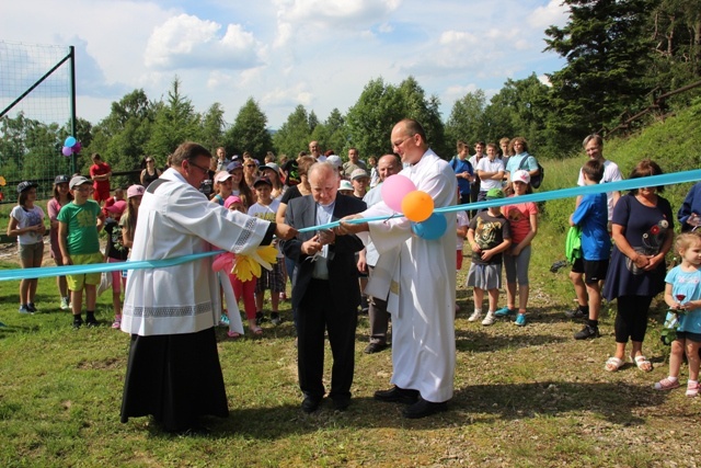 Otwarcie kompleksu boisk w ośrodku Caritas w Szczyrku