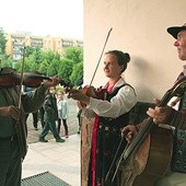  Władysław Buczyński z pienińskimi muzykami