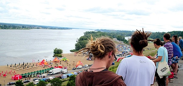 Przystań Miłosierdzie towarzyszyła festiwalowi Reggaeland po raz pierwszy. Na nadwiślańskiej plaży bawiło się ponad 10 tysięcy fanów jamajskich rytmów 