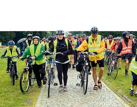 Po raz pierwszy pielgrzymi na rowerach wjeżdżali na Jasną Górę w strugach deszczu