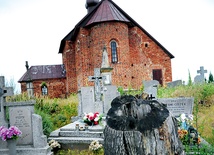 Kościół na cmentarzu  w Wielgiem  