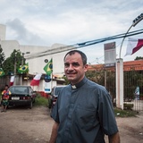 Padre Roberto, czyli ks. Robert Chrząszcz, proboszcz parafii Santa Luzia 