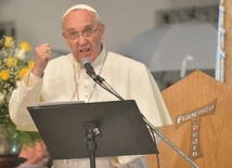 Papież: Módlmy się za ofiary katastrofy