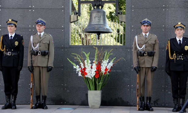 Na Murze Pamięci wyryto nazwiska 11 tys. poległych w Powstaniu żołnierzy AK