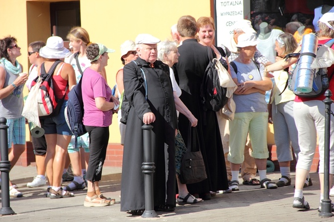 68. Pielgrzymka Rybnicka - dzień 3. - postój w Miasteczku Śl. 