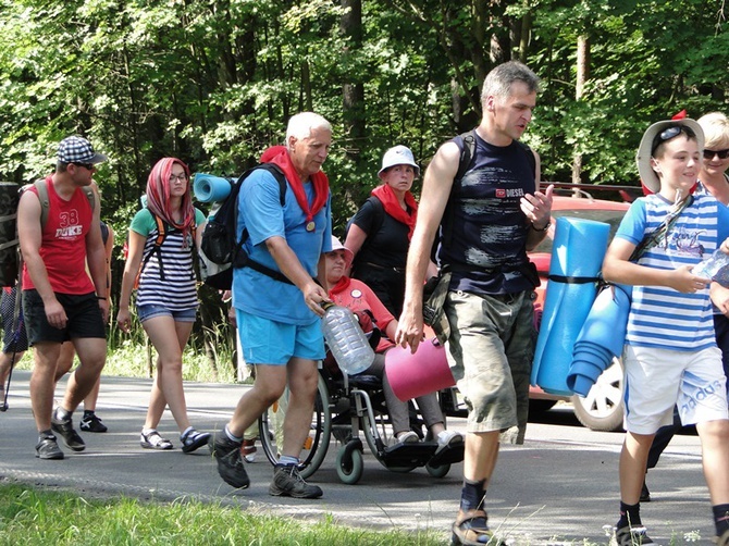 68. Pielgrzymka Rybnicka -dzień 3. - droga z Miasteczka Śl. do Miotka