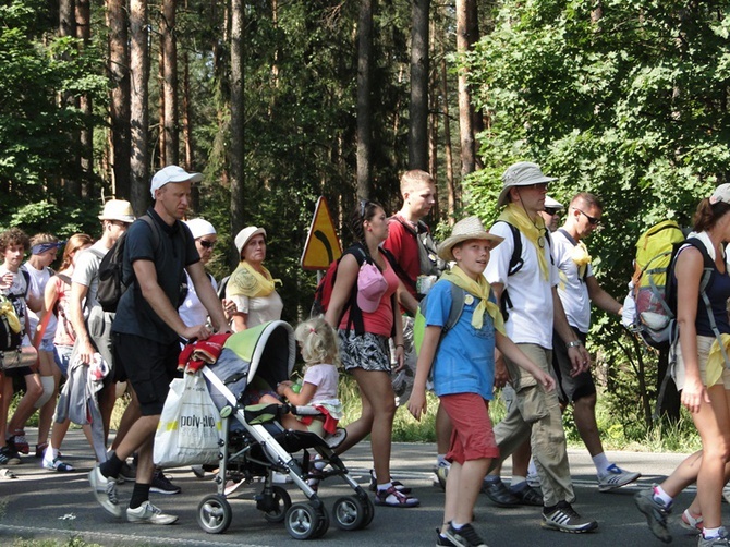 68. Pielgrzymka Rybnicka -dzień 3. - droga z Miasteczka Śl. do Miotka