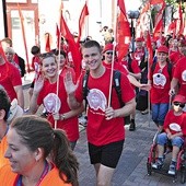 Entuzjazm i radość pierwszego dnia, mimo tegorocznego skwaru, nie opuszczały pielgrzymów na całej trasie