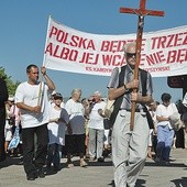 – Choroba alkoholowa dotyka nie tylko ludzi z tzw. marginesu. Zapadają na nią także osoby wykształcone: politycy, artyści, duchowni – mówił bp Cieślik