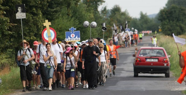 Pielgrzymi w drodze