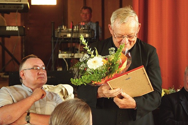 Szczególne podziękowania otrzymał założyciel „Radości”  ks. prał. Tadeusz Fryc