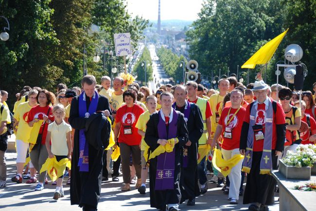 Pielgrzymi u stóp Matki