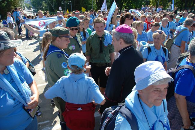 Pielgrzymi u stóp Matki