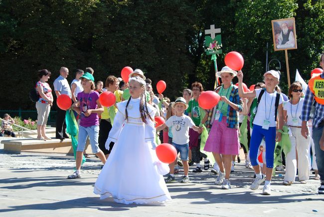 Pielgrzymi u stóp Matki