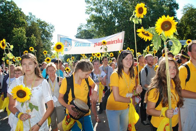 Pielgrzymi u stóp Matki