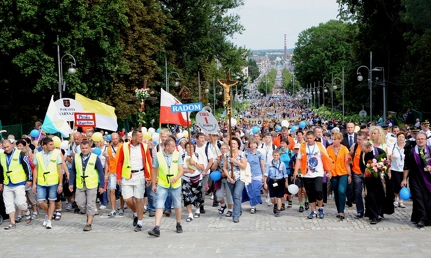 Pielgrzymi z naszej diecezji wchodzili na jasnogórski szczyt ponad trzy godziny
