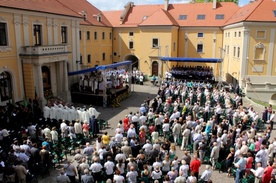 Nie o skandalach, ale wielkich czynach Bożych