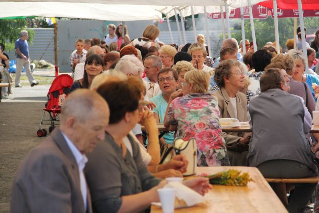 Zabawa pod skrzydłami Matki Bożej