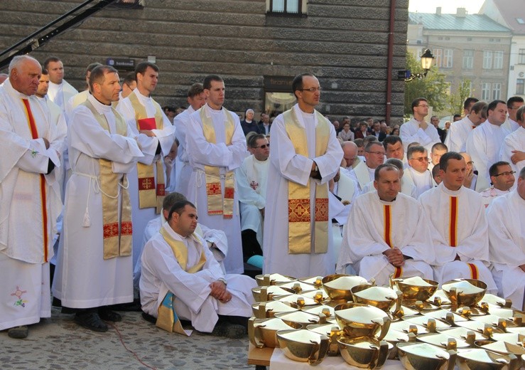 Mszę św. koncelebruje ponad 100 księży