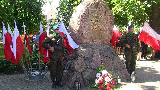 Uroczystości 15 sierpnia odbyły się przy pomniku Polskiej Organizacji Wojskowej na placu Kościuszki