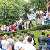 – Szczególnie głośno wołamy o trzeźwość naszego narodu. O trzeźwość polskiej rodziny  – modlił się u stóp matemblewskiej figury ks. Karol Wnuk,  diecezjalny duszpasterz  trzeźwości