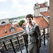 W ratuszu wyniki badania Barometru spędzają sen z oczu już prawdopodobnie od czerwca. Hanna Gronkiewicz-Waltz robi, co może, żeby odzyskać zaufanie mieszkańców. Czy to się uda?