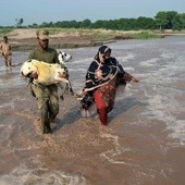 Pakistan: Caritas pomaga powodzianom