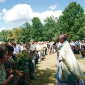 Zioła i kwiaty poświęcił biskup K. Nitkiewicz