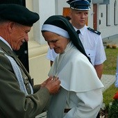 Siostra generalna otrzymuje Krzyż Czynu Zbrojnego