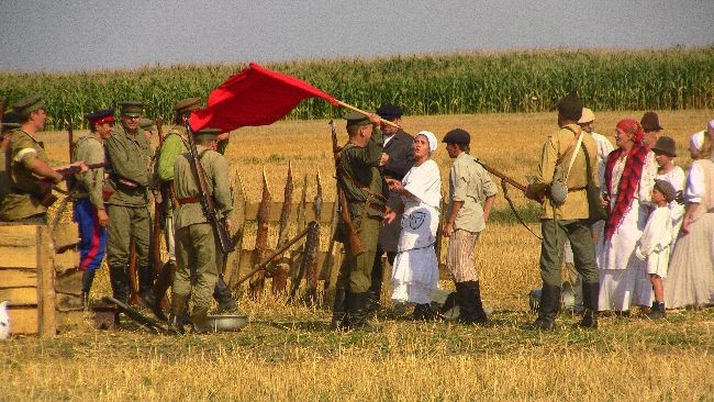 W odtworzeniu wydarzeń sprzed 93 lat wzięło udział sześć grup rekonstrukcyjnych