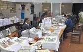 Kolbe Press, franciszkańska drukarnia i wydawnictwo to już od 20 lat skuteczne  i cenione narzędzie  ewangelizacji w Kenii.  Na zdjęciu praca  przy kalendarzach na 2014 rok 