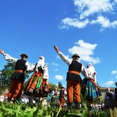 Uczniowie ze szkoły na Blichu promują folklor łowicki