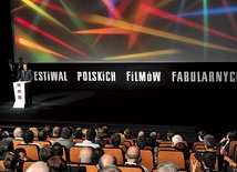  W ramach festiwalu odbędą się warsztaty pisania scenariuszy filmowych, wykłady mistrzowskie, m.in. Filipa Bajona, oraz szereg pokazów specjalnych