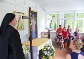 W oratorium Domu św. siostry Faustyny można również zatrzymać się na chwilę modlitwy