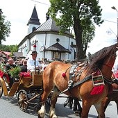 Kard. Stanisław Dziwisz, jako najbardziej znany mieszkaniec Raby Wyżnej, został w swojej rodzinnej miejscowości przyjęty z największymi honorami