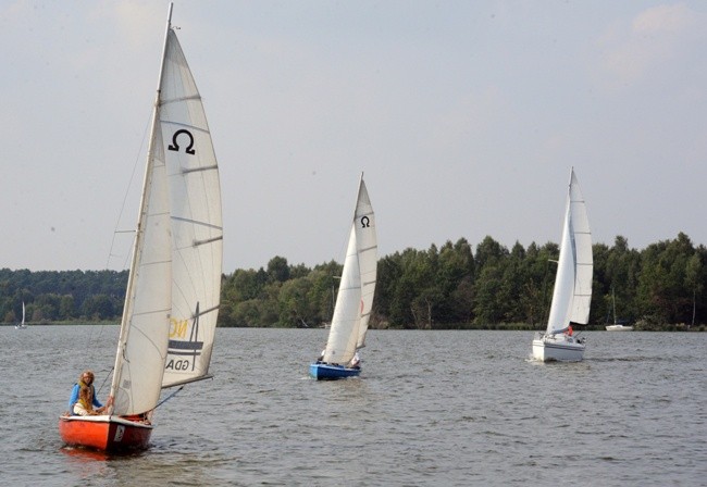 W czasie regat pływano na jachtach klasy Omega