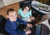 Kamil i Kasia Lipińscy są rodzicami od 2 miesięcy. Jeszcze przed urodzeniem synka założyli blog rodzicielski „280 dni”